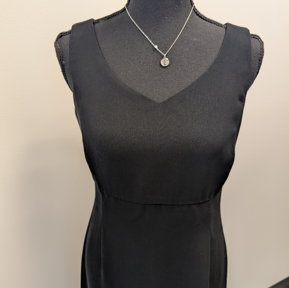 Eddie Bauer Black Sleeveless Sheath Dress Lightweight LBD Size 4 Minimal Classic - Picture 2 of 10